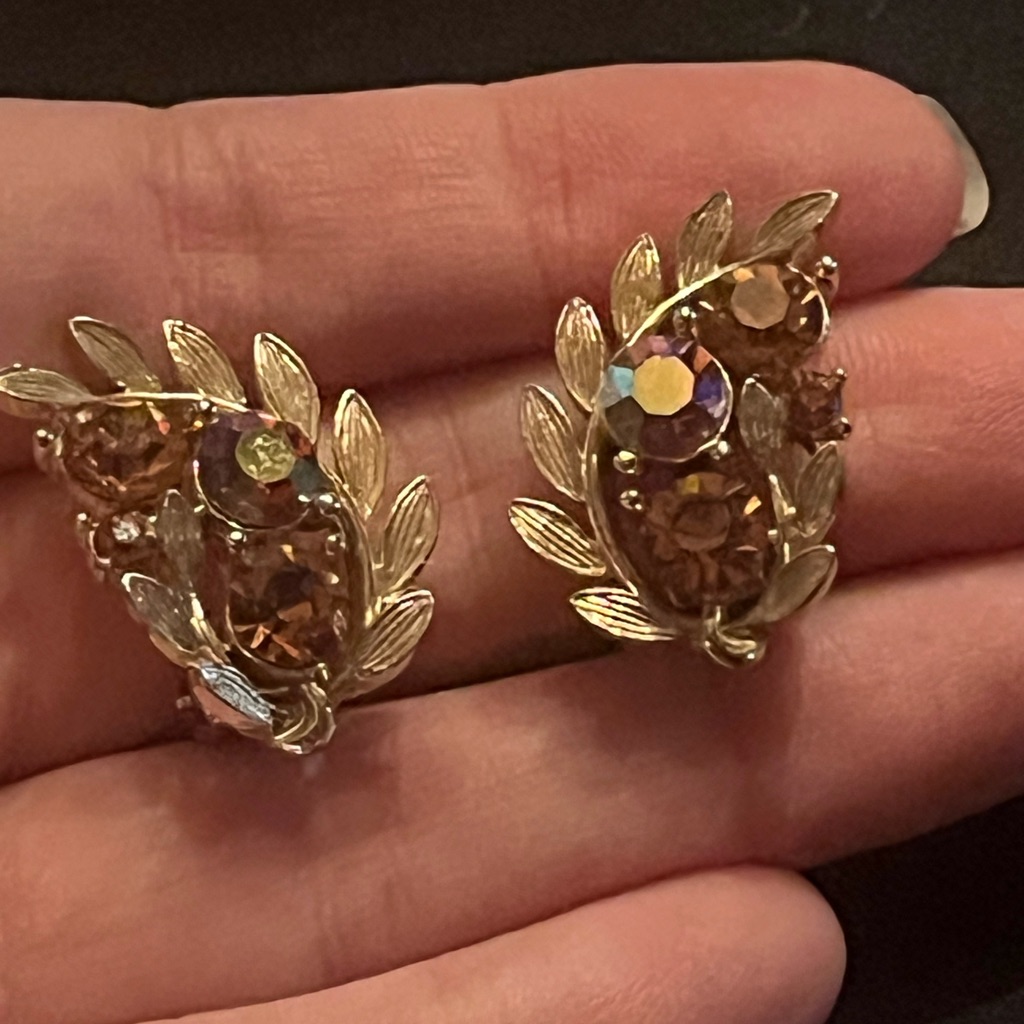 Vintage Gold Tone And Brown Rhinestone Leaf Earrings Lisner